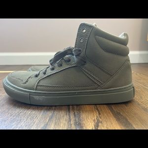 ASOS Men’s Sneaker in Olive Green (Size 9)